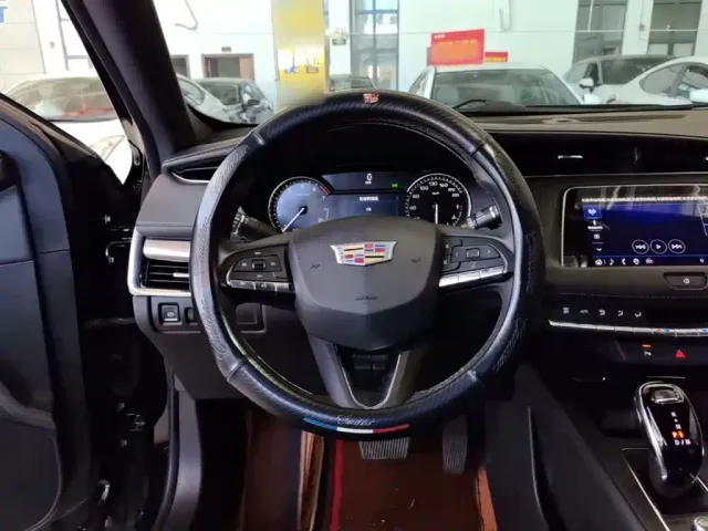Cadillac XT4 — Фото автомобиля 10