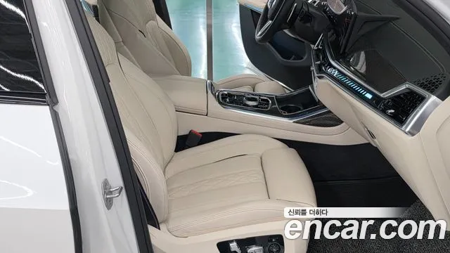 BMW X7 M60i xDrive M Sport 6 мест — Фото автомобиля 11