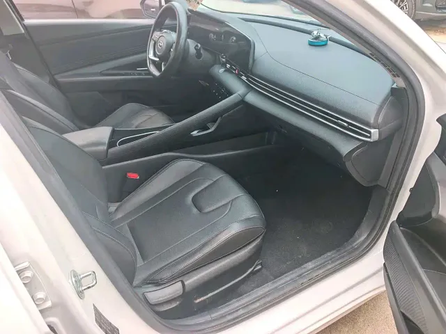 Hyundai Elantra — Фото автомобиля 4