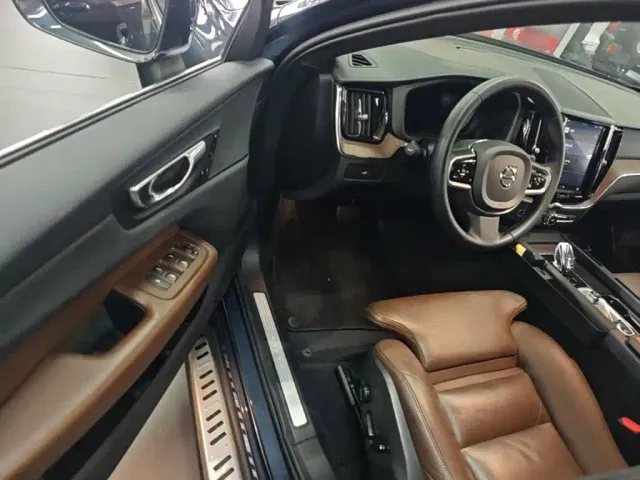 Volvo XC60 — Фото автомобиля 15