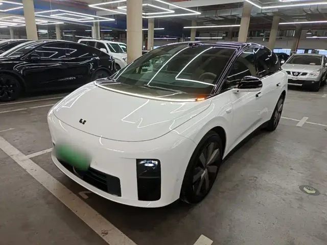 Фотография автомобиля — Li Auto i6