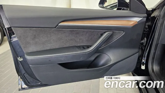 Tesla Model 3 — Фото автомобиля 13