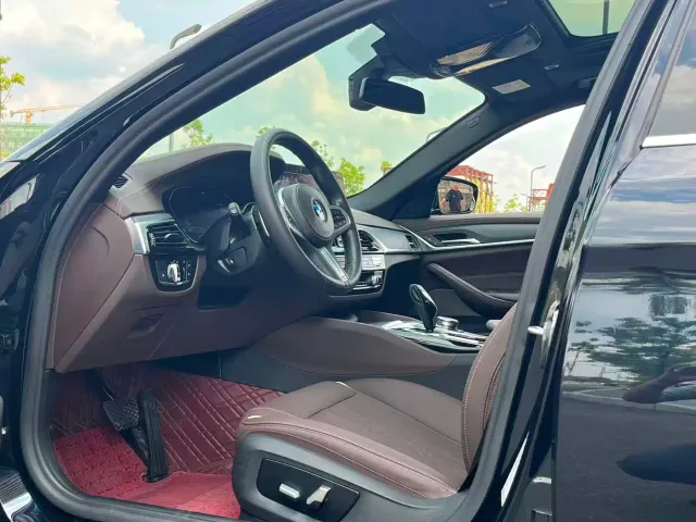 BMW 5 Series — Фото автомобиля 4