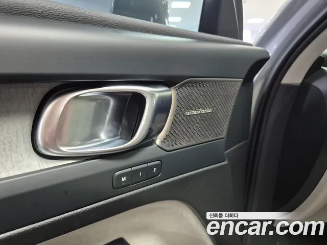 Volvo XC40 — Фото автомобиля 15
