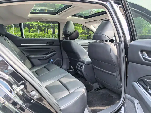 Nissan Teana — Фото автомобиля 12