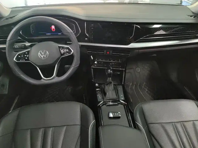 Volkswagen Passat — Фото автомобиля 12