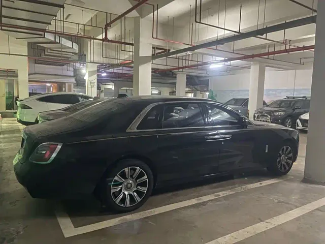 Rolls-Royce Ghost — Фото автомобиля 10