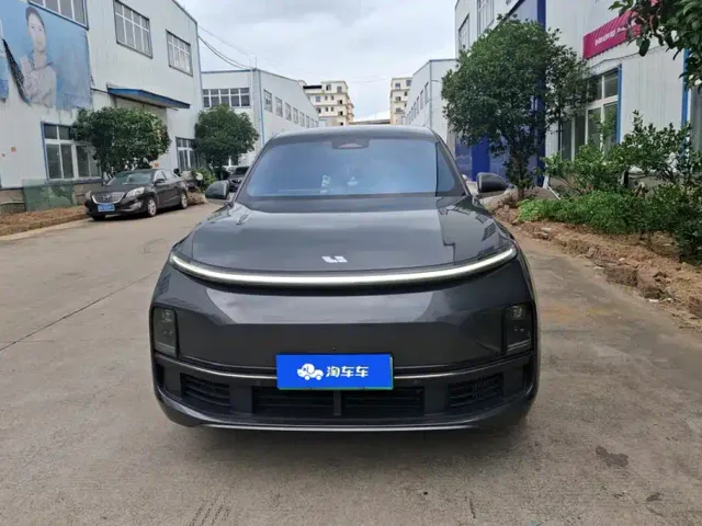 Li Auto L8 — Фото автомобиля 2