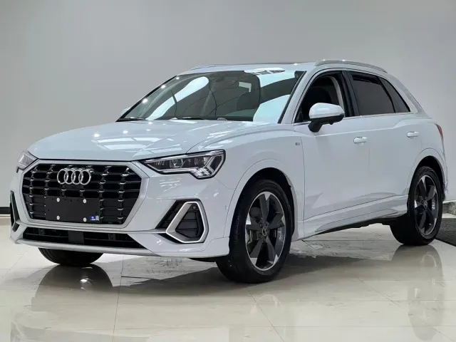 Фотография автомобиля — Audi Q3