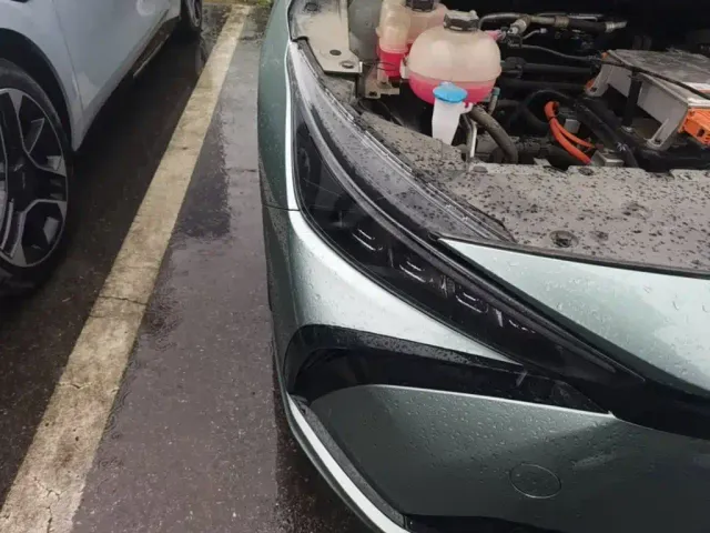 Geely Geometry G6 — Фото автомобиля 10