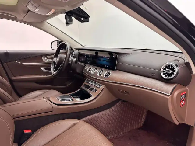 Mercedes-Benz E-Class — Фото автомобиля 11