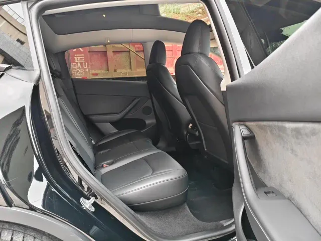 Tesla Model Y — Фото автомобиля 14
