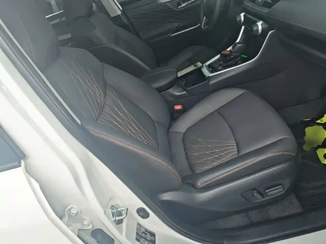 Toyota RAV4 — Фото автомобиля 24