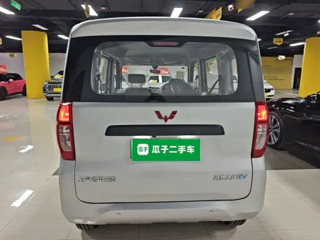 Wuling Zhiguang NEV — Фото автомобиля 5