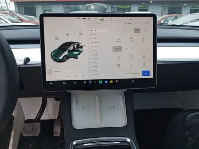 Tesla Model Y — Фото автомобиля 12