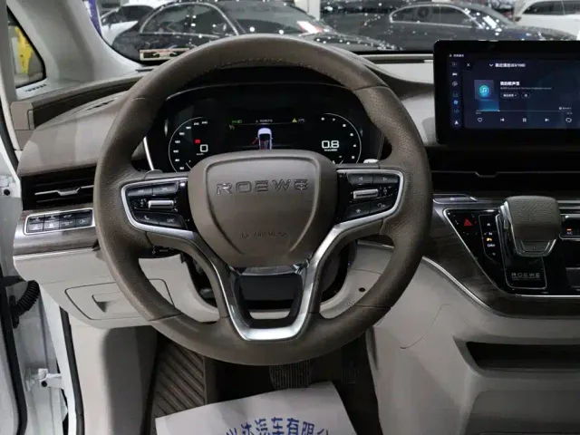 Roewe iMAX8 — Фото автомобиля 18