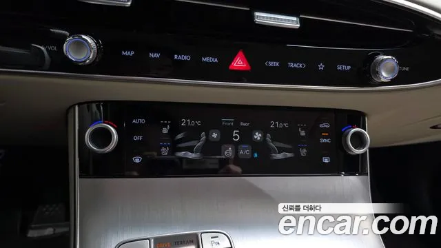 Genesis GV70 — Фото автомобиля 23