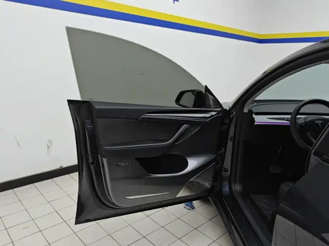 Tesla Model Y — Фото автомобиля 7