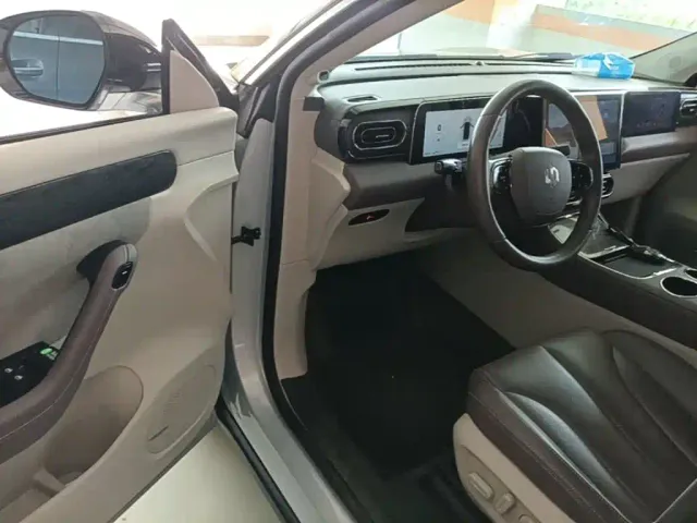 Leapmotor C11 — Фото автомобиля 15