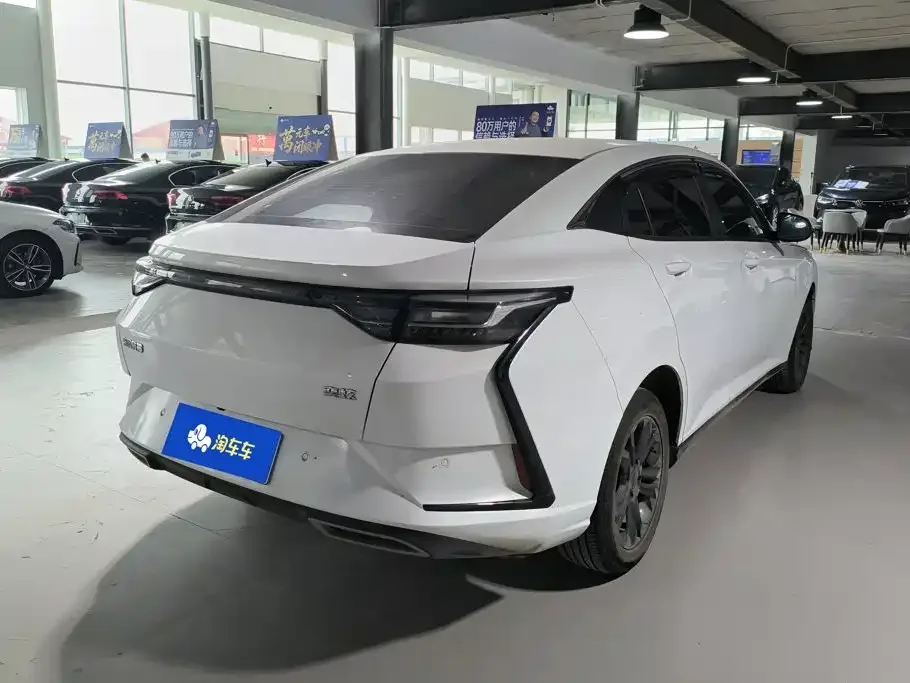 Dongfeng Aeolus Yixuan 2025 1.5L Auto Luxury — Фото автомобиля 3