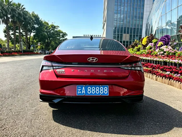 Hyundai Elantra — Фото автомобиля 12