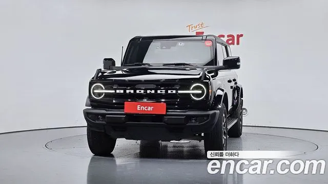 Ford Bronco — Фото автомобиля 3