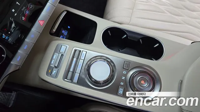 Genesis GV70 — Фото автомобиля 12