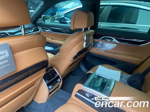 BMW 7-Series — Фото автомобиля 17