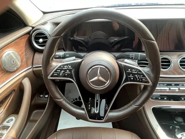 Mercedes-Benz E-Class — Фото автомобиля 12