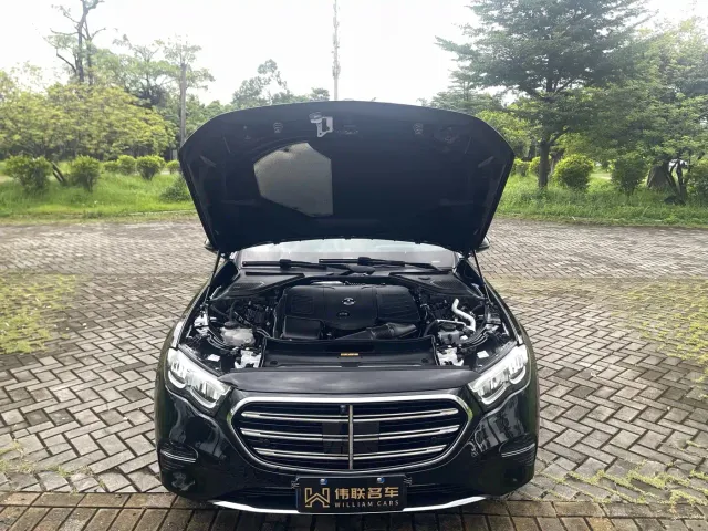Mercedes-Benz E-Class — Фото автомобиля 21