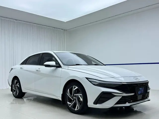 Hyundai Elantra — Фото автомобиля 3