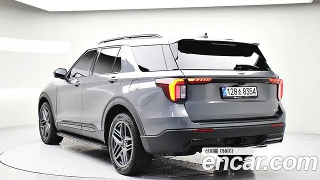 Ford Explorer — Фото автомобиля 2