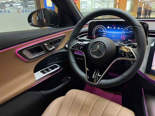 Mercedes-Benz E-Class — Фото автомобиля 16
