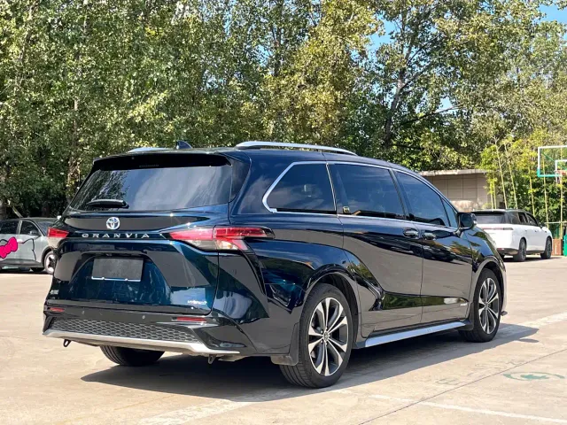 Toyota Granvia — Фото автомобиля 7