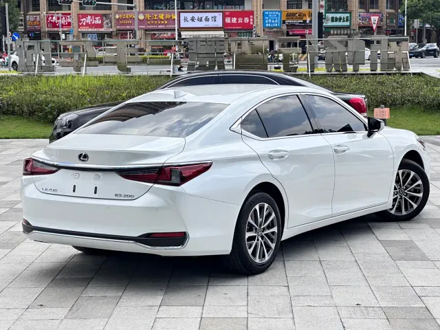Lexus ES — Фото автомобиля 5