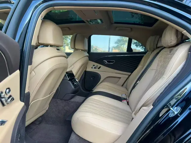 Bentley Flying Spur 2021 4.0T V8 Standard Version — Фото автомобиля 9