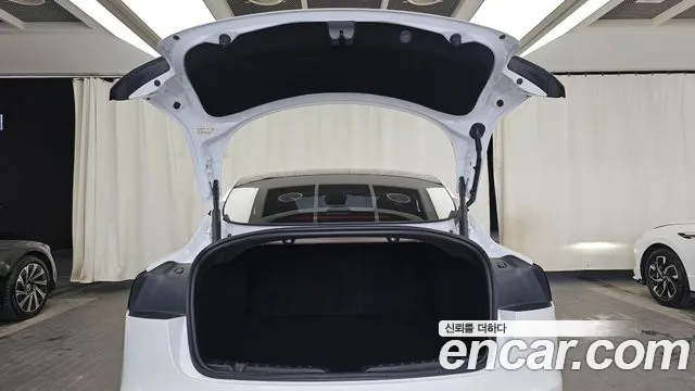 Tesla Model 3 — Фото автомобиля 18