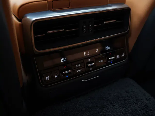 Lexus LX — Фото автомобиля 15