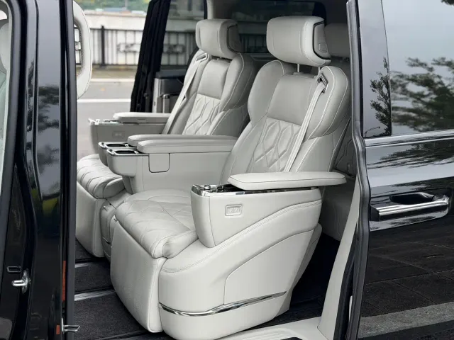 Volvo EM90 — Фото автомобиля 13
