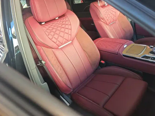 Hongqi E-HS9 — Фото автомобиля 24
