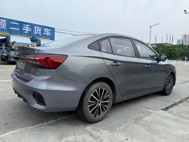 Roewe i5 — Фото автомобиля 13