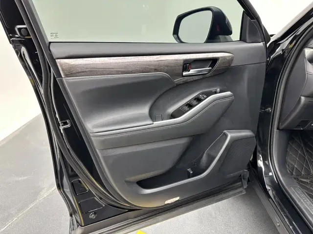 Toyota Crown Kluger — Фото автомобиля 12