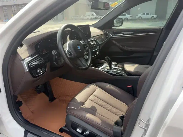 BMW 5 Series — Фото автомобиля 11