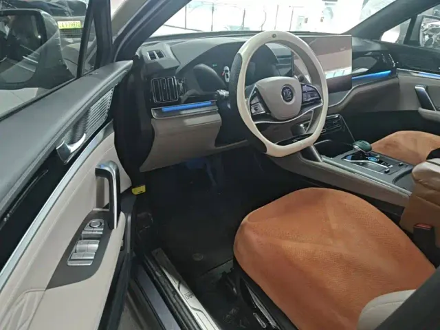 BYD Tang — Фото автомобиля 15