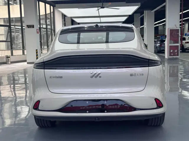IM Motors LS6 — Фото автомобиля 8