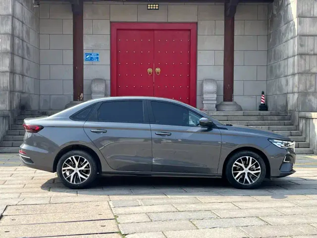 Geely Emgrand — Фото автомобиля 5