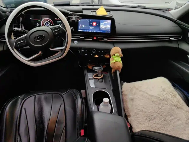 Hyundai Elantra — Фото автомобиля 5