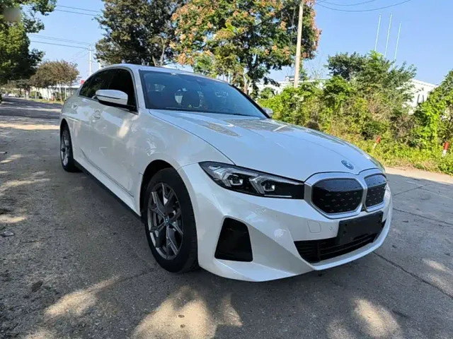 BMW i3 — Фото автомобиля 3