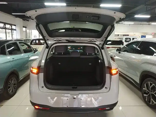 Leapmotor B10 — Фото автомобиля 18