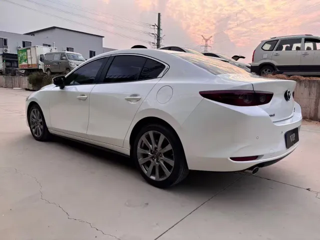 Mazda Axela — Фото автомобиля 7